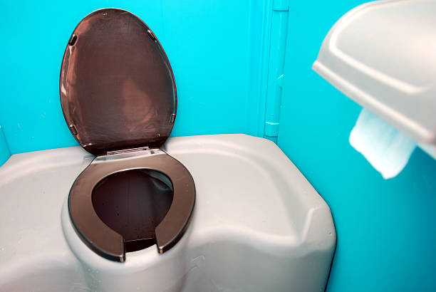 Best Porta potty delivery and setup  in Algonquin, IL
